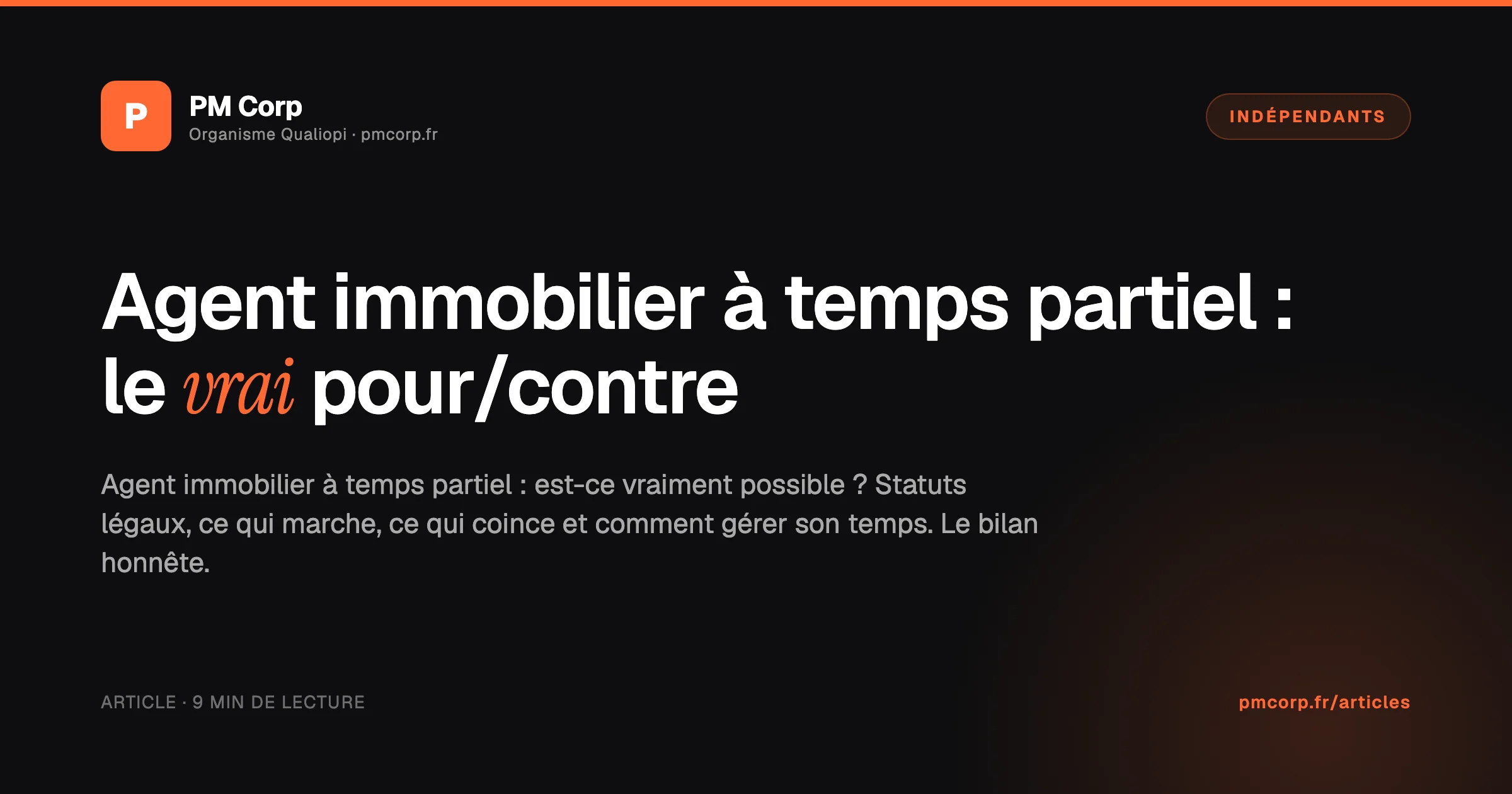 Horloge posée à côté d'une clé de maison, symbolisant l'agent immobilier à temps partiel