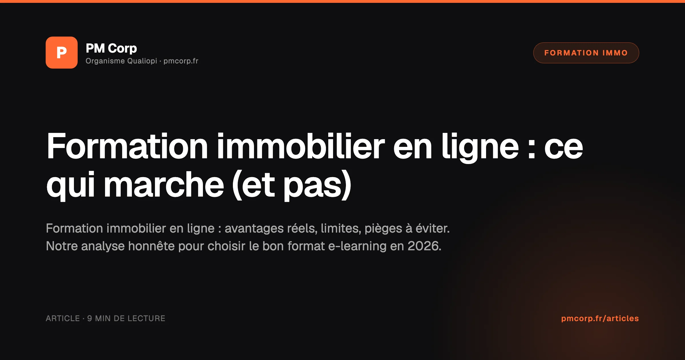 Ordinateur portable ouvert sur une formation immobilier en ligne dans un bureau cosy