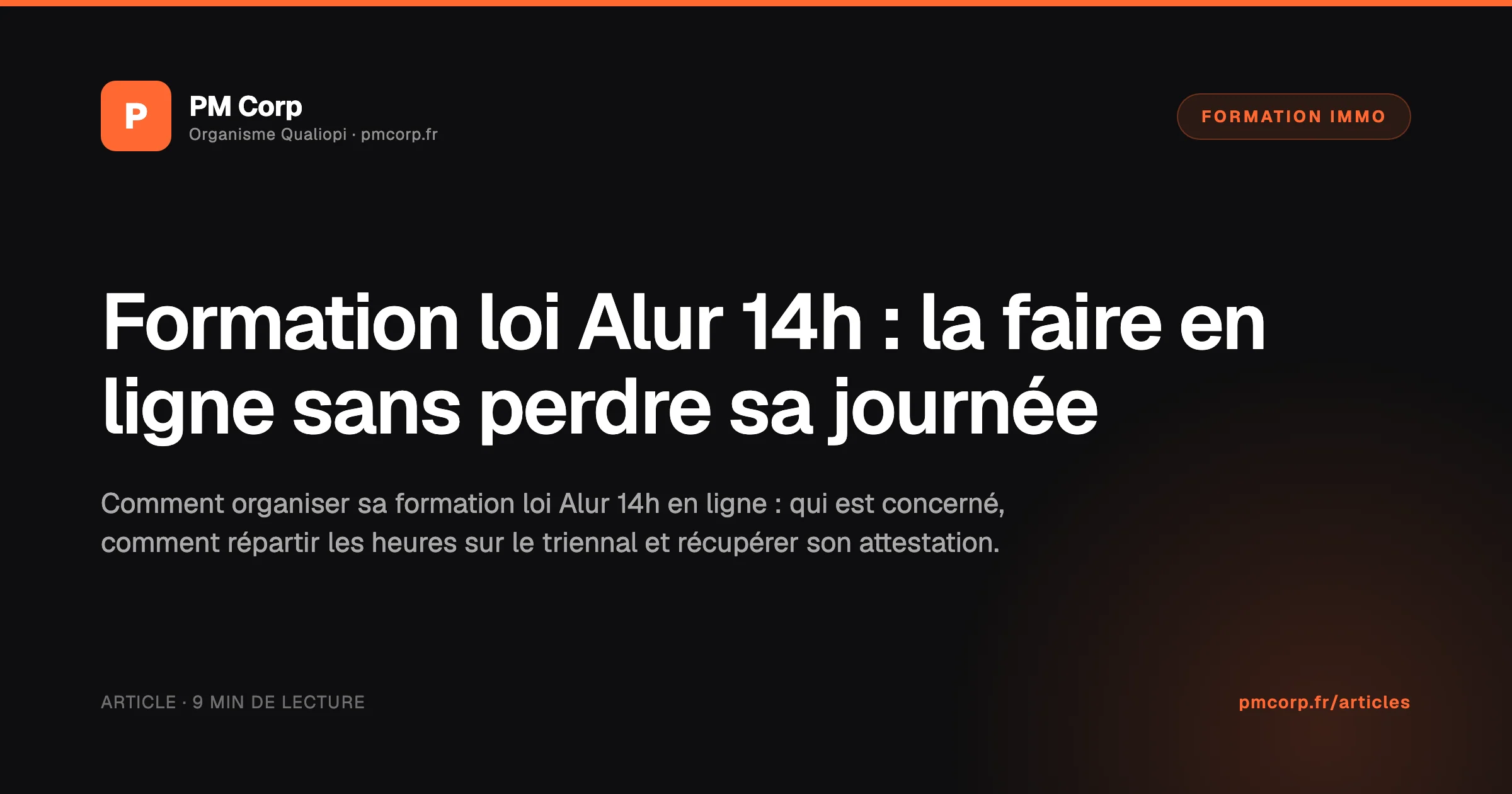 Agent immobilier suivant sa formation loi Alur 14h en ligne devant un ordinateur, calendrier annoté en arrière-plan