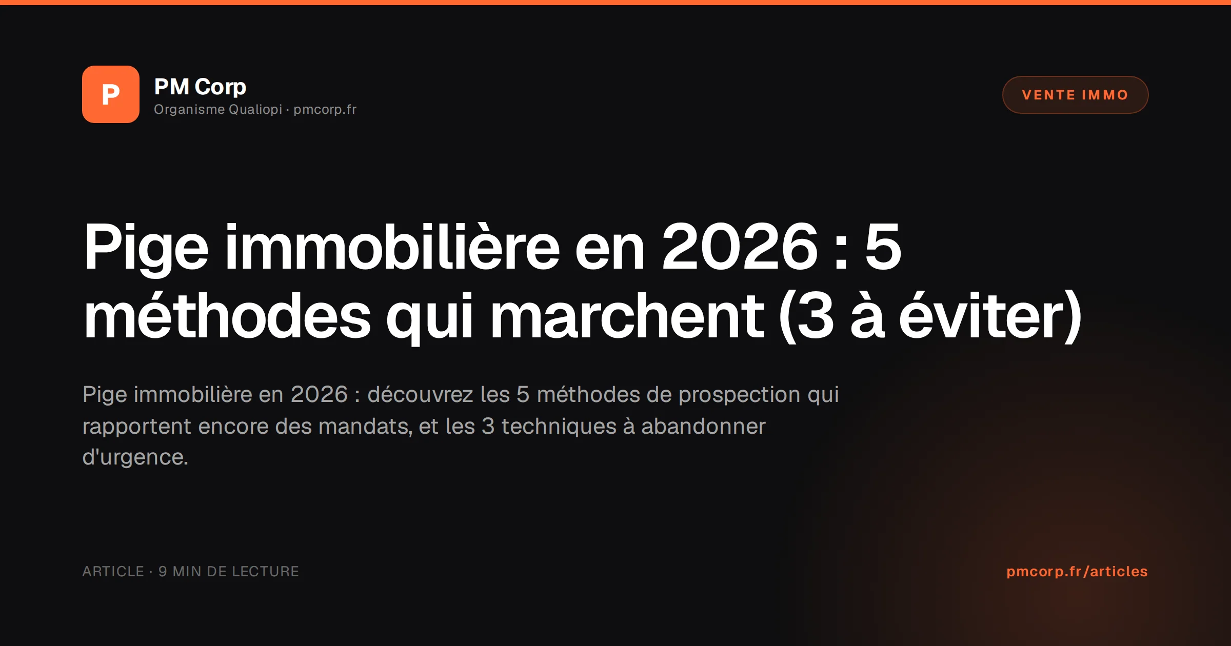 Ordinateur portable affichant un site d'annonces immobilières à côté d'un carnet de notes ouvert pour la pige immobilière