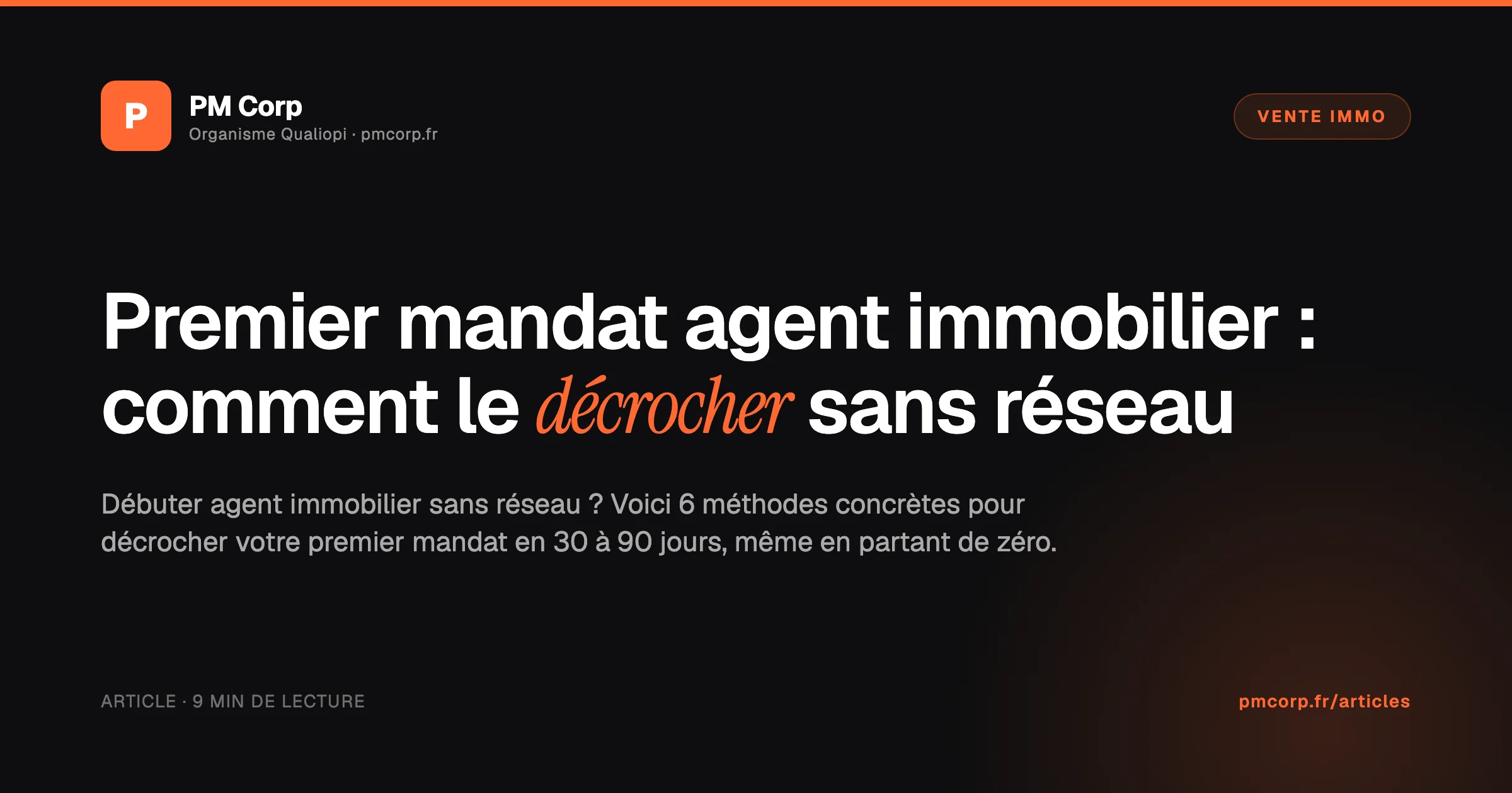 Poignée de main entre un agent immobilier débutant et son premier client devant une maison à vendre