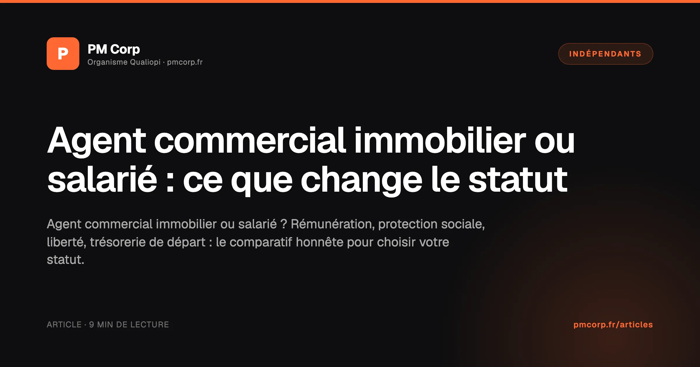 Deux chemins qui divergent avec des panneaux indicateurs, symbolisant le choix entre statut d'agent commercial immobilier et salarié