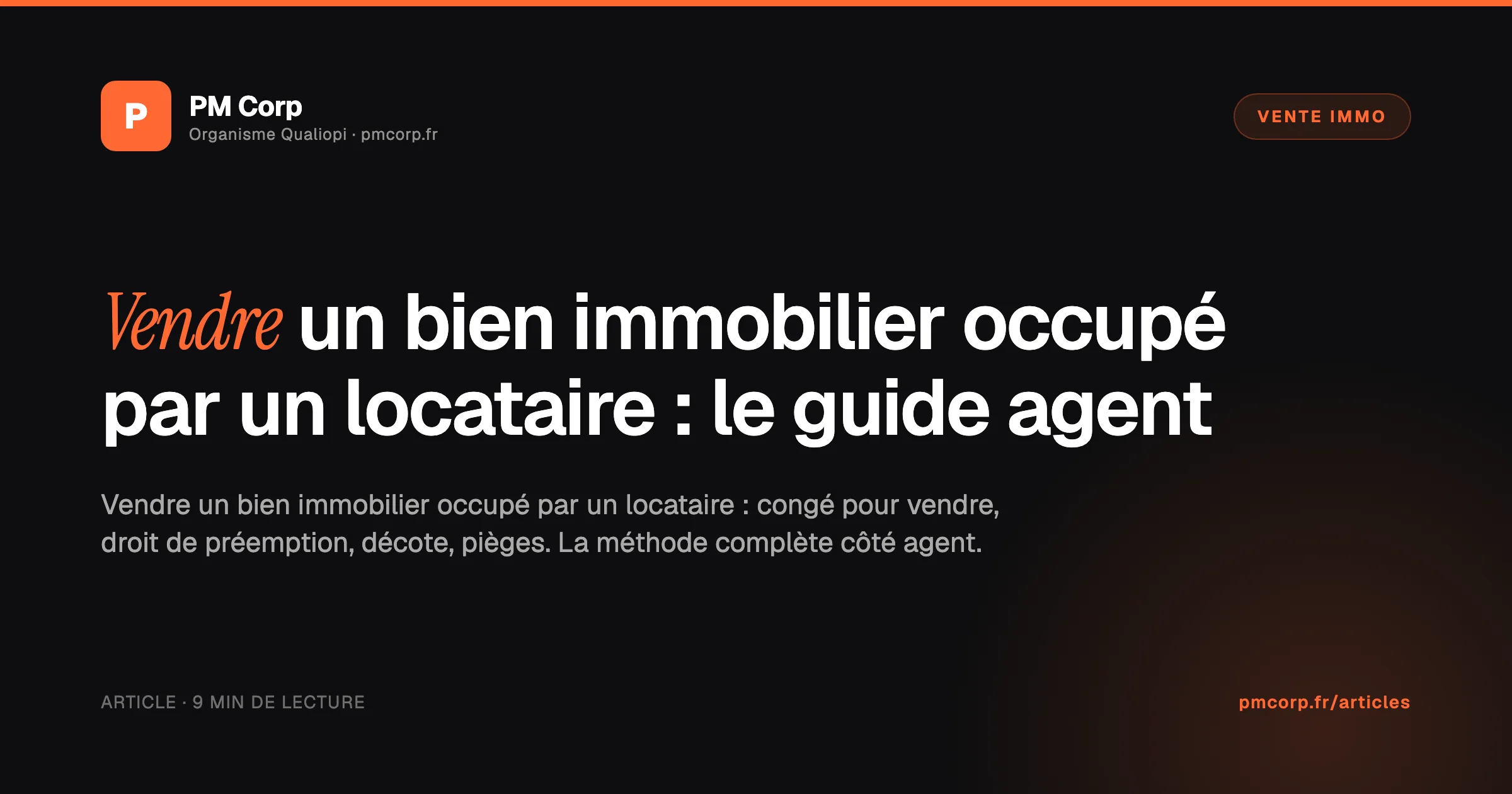 Trousseau de clés posé sur un contrat de bail devant un immeuble d'habitation, illustrant la vente d'un bien immobilier occupé par un locataire