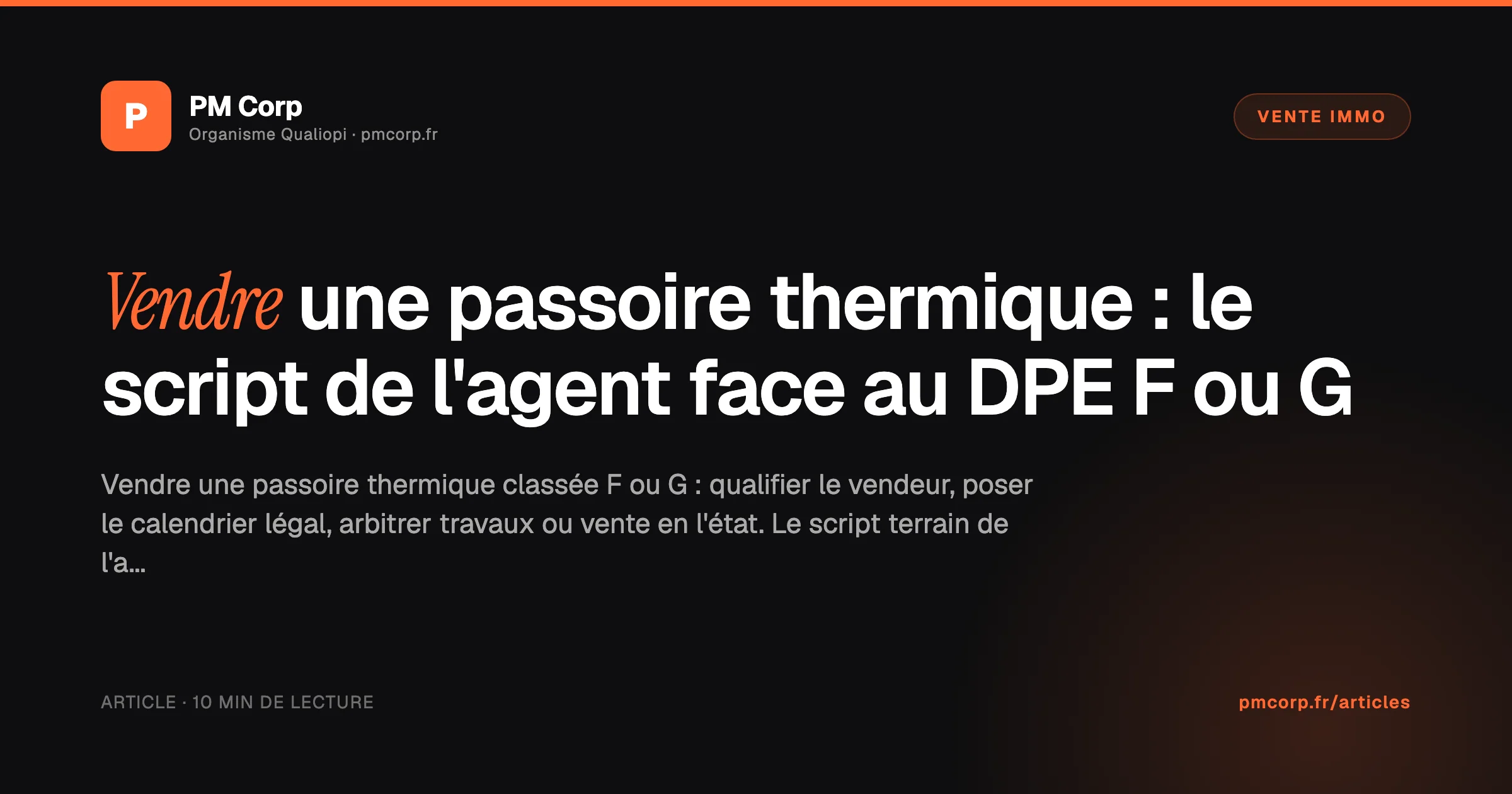 Étiquette DPE colorée sur le mur d'un appartement ancien, illustrant la vente d'une passoire thermique classée F ou G